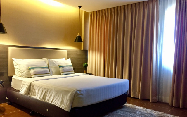 Home Crest Hotel
