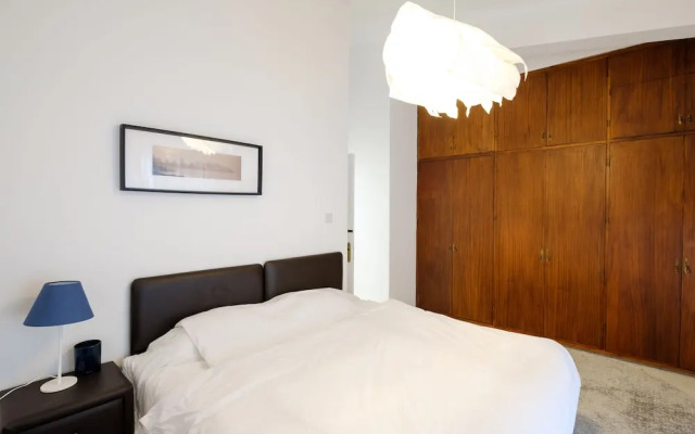Townhouse In Ideal Location