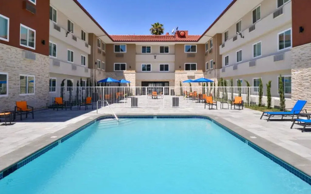 Holiday Inn Express Santa Rosa North by IHG