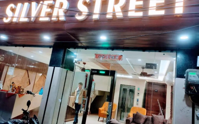 Silver Street By WB Inn
