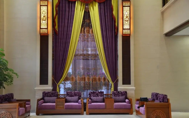 Yingjiang River Bian Chui Hotel
