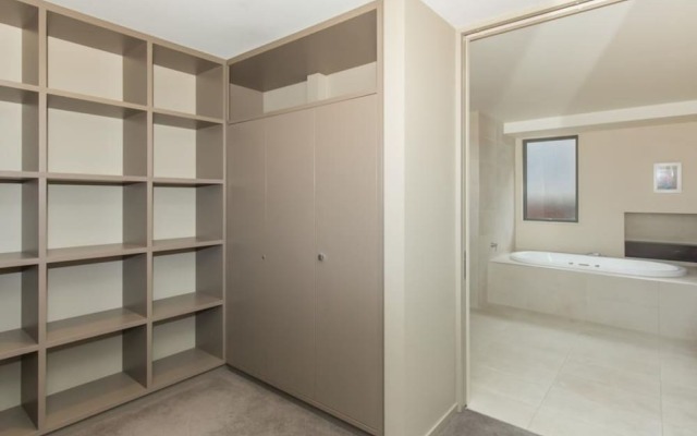 Lakeshore Springs Apartments