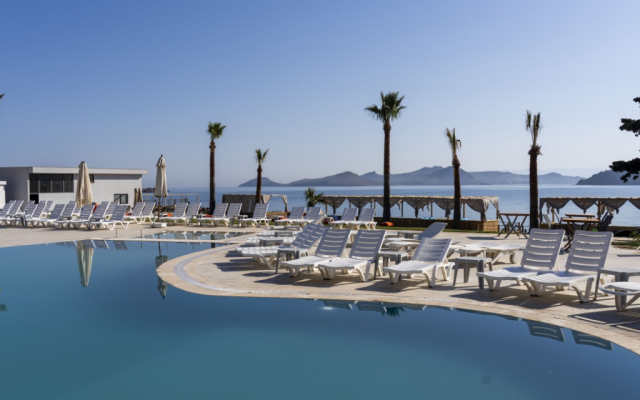 Sude Beach Resort Hotel