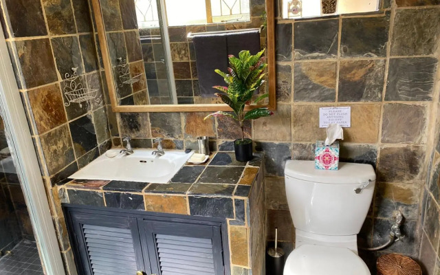 Lovely, spacious 1 bedroom rental and free parking