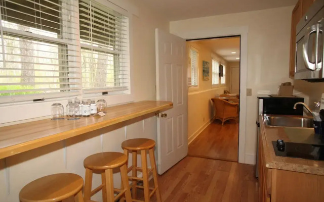 Glen Cove Inn & Suites