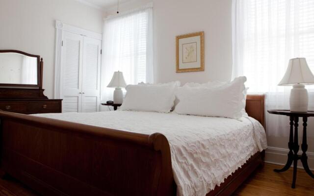 Island City House Hotel