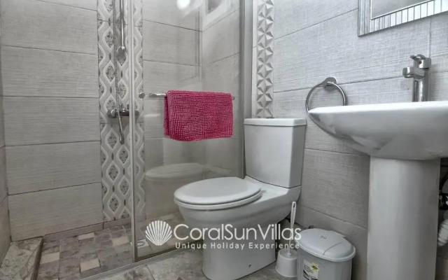 Impressive Villa Exclusive Sea Caves Walk to Taverns Sleeps 11 Ref 507