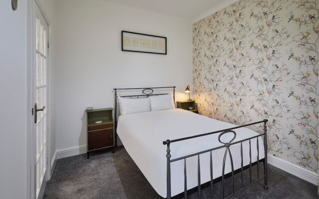 Host Stay Flat 4 Groveside