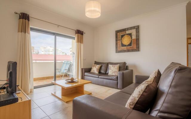 B08 - Central 2 Bed with Spa and Pool