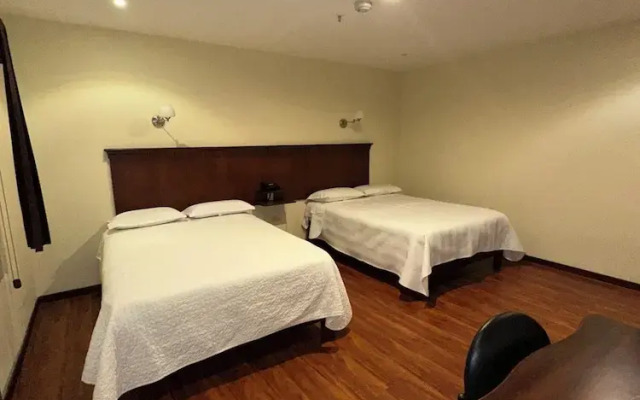 Hotel & Suites El Quijote