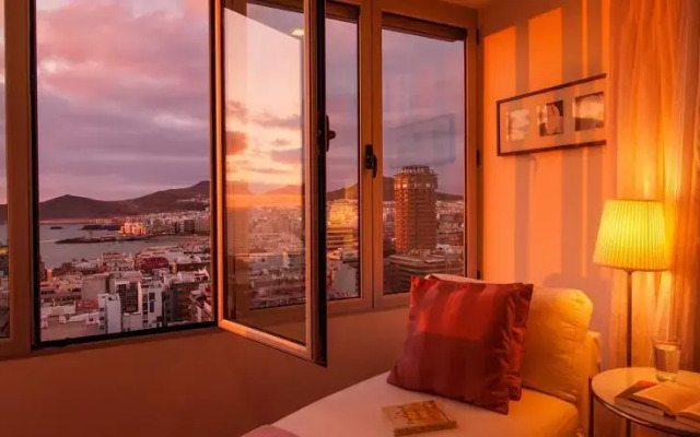 Cozy Skyline City Flat 15
