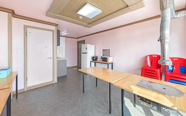 Ganghwa Marinpaibeu Pulbilra Gajok Pension