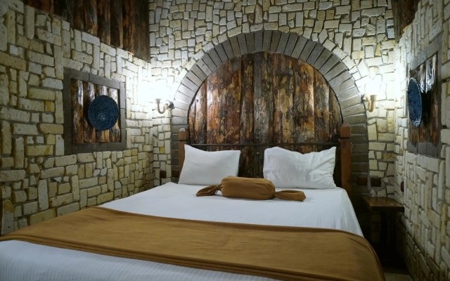 Elite Cave Suites