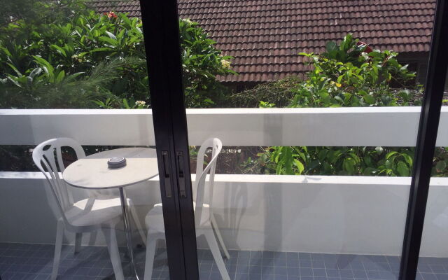 Nern Chalet Beachfront Hotel
