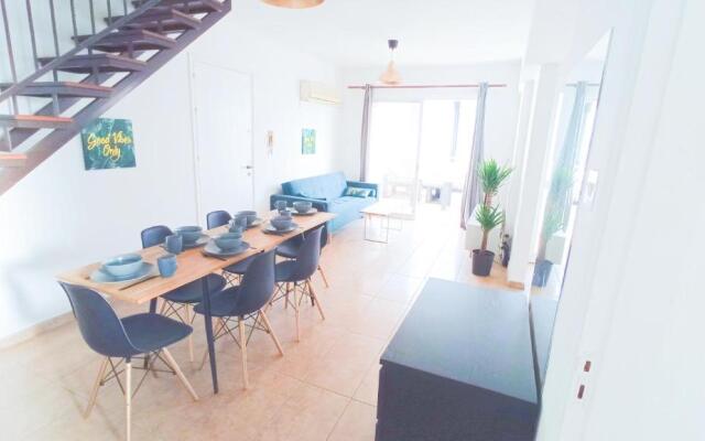 Luxury private rooms -SEA VIEW, NETFLIX, GYM- 5 Min from beach! - private room in shared apartment