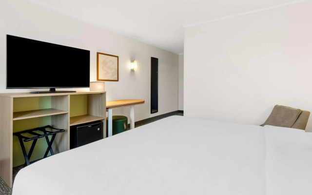 Spark by Hilton Daleville Roanoke North