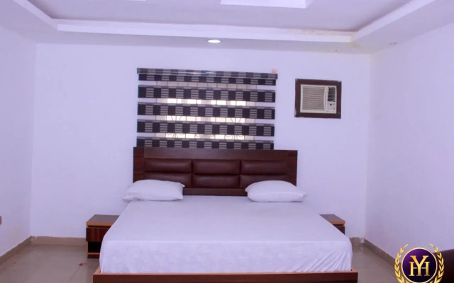 Yais Hotel and Suites