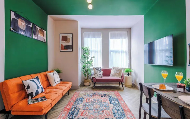 Modern 4-Bedroom in Manchester