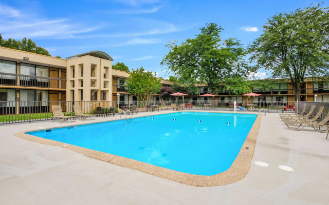 Quality Inn Roanoke Airport