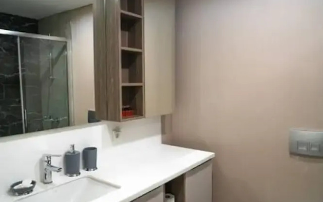3 B Luxury Apt Near Arena Park AVM