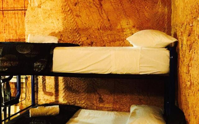 The Lookout Cave Underground Motel