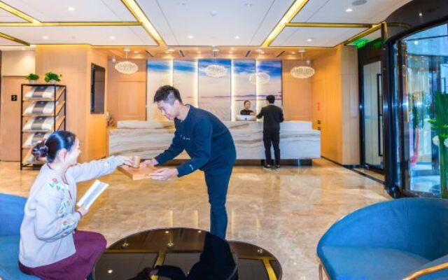Atour Hotel (Weihai City Hall)