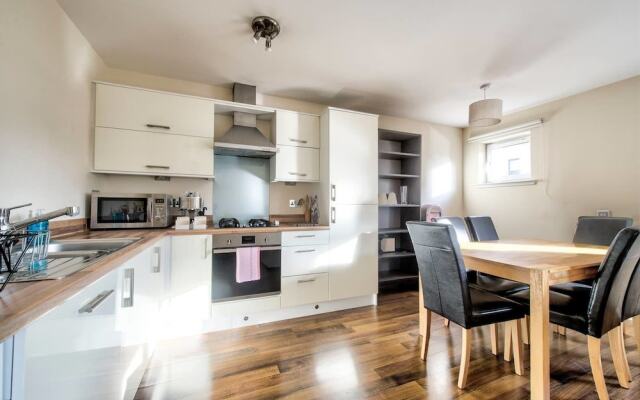 Bright 2Br Flat With Good Links To City Centre