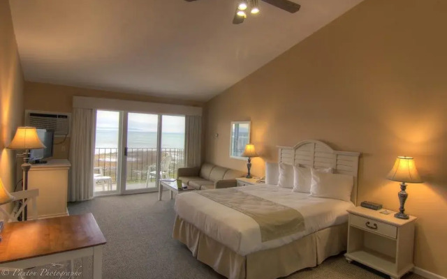 Pointes North Beachfront Hotel