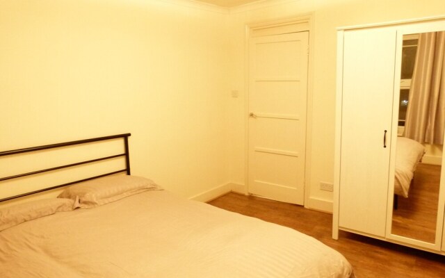 SS Property Hub - Canary Wharf Family Apartment