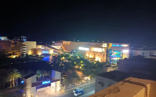 Cleopatra Resort F16