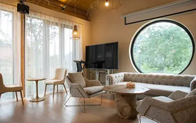 Jinta Xiangu Holiday Town