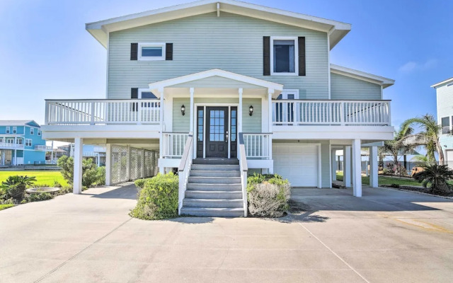 Waterfront Deck: Charming Galveston Home!