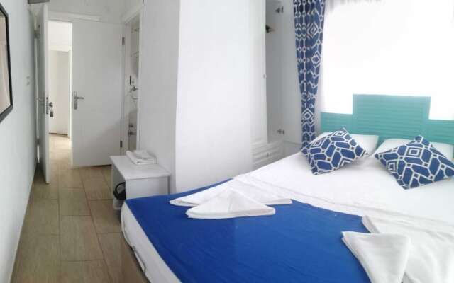 Lacivert Otel Akyaka