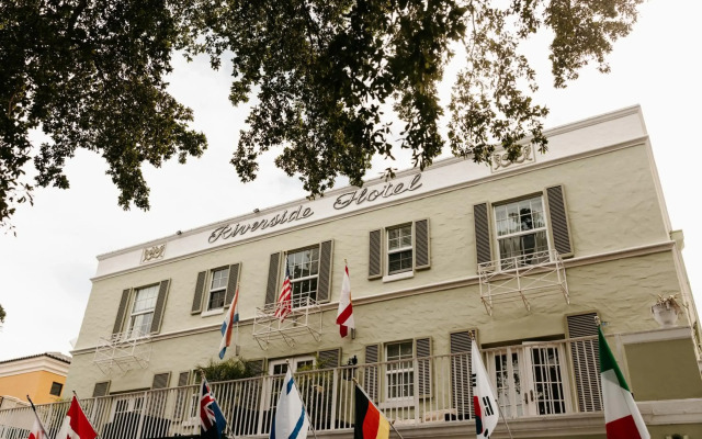 Riverside Hotel