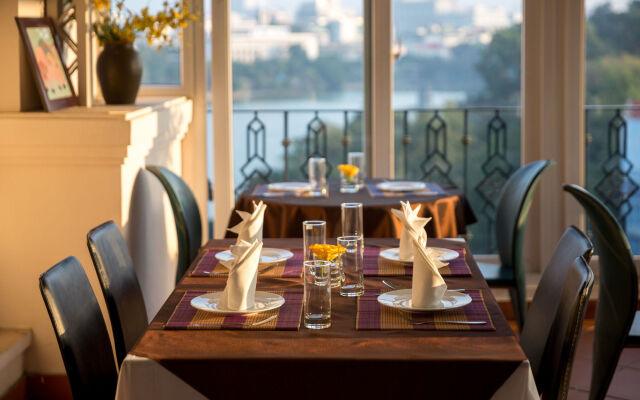 Lakeside Palace Hotel