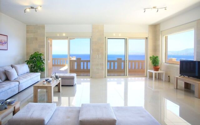 Villa Diktynna Embrace the Endless Blue