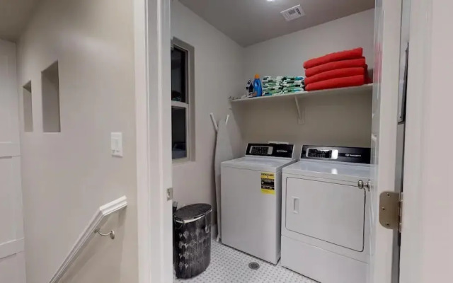 Arroyo Casita 4 Bedroom Townhouse by RedAwning