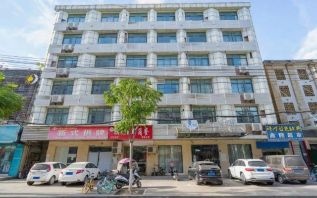 Qingcheng Jushang Yite Hotel (Peace Park Subway Station)
