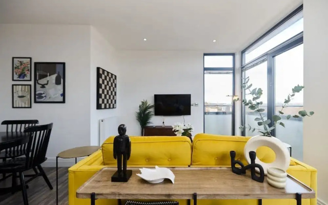 The Harlesden Classic - Lovely 2BDR Flat with Balcony