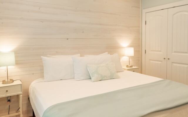 Turquoise Treehouse 2 Bedroom Home