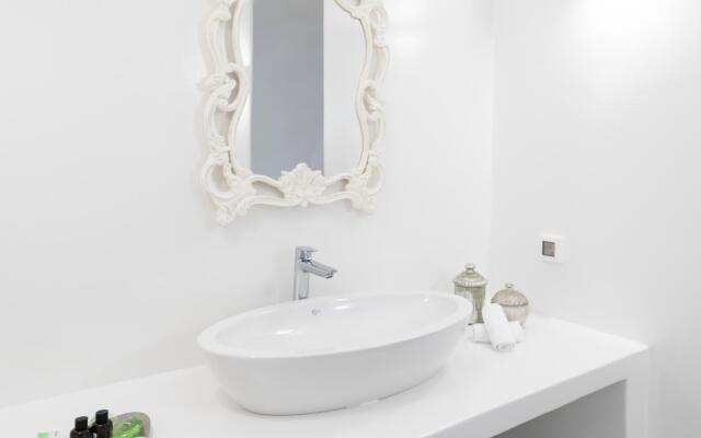 Luxury Villa in Santorini!