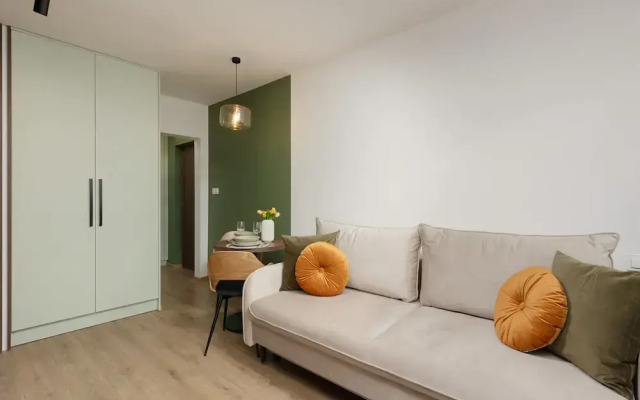Kolorowa Studio Apartment by Renters