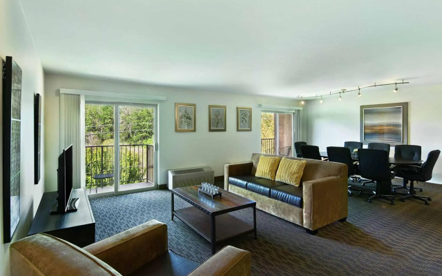 Oxford Suites Yakima