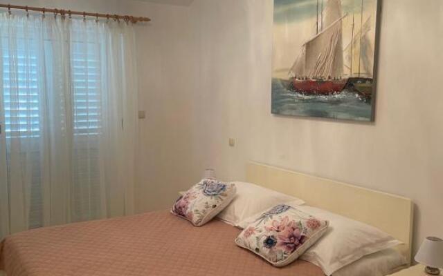 Sea view apartment near the beach 1-Jelsa center