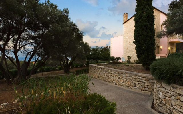 Maroulas Villa Estate