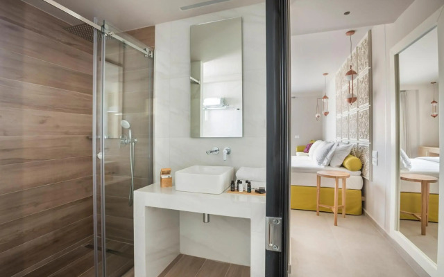 Ionian Plaza Hotel