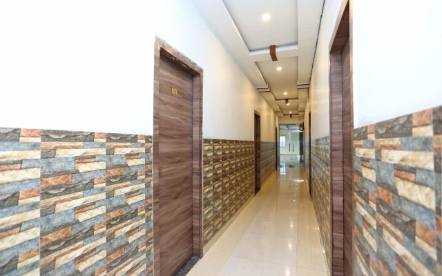 OYO 12376 Hotel Dhanraj