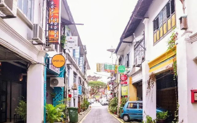 Hotel O Tropical Lodge