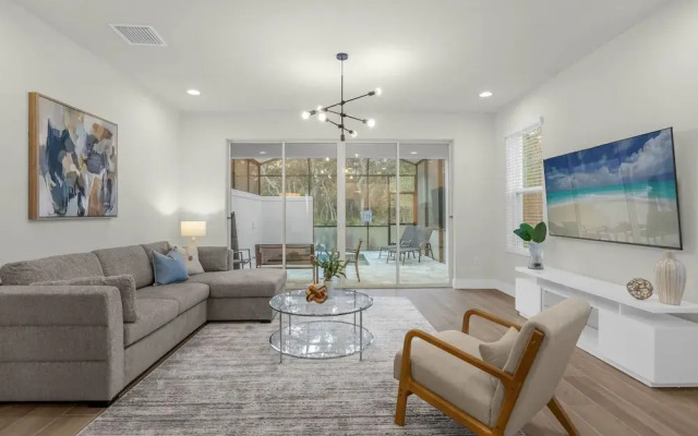Upstay - Modern Family Townhome With Pool