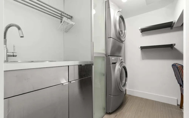 Specious Fully Private Studio apt With Laundry